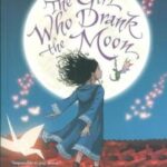 THE GIRL WHO DRANK THE MOON: دختری که ماه را نوشید (زبان اصلی، انگلیسی)